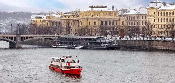 Vyhlídkové, polední a večerní plavby po Vltavě