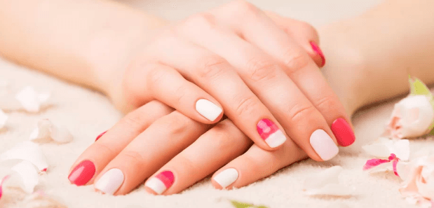 Manikúra s lakováním Shellac a masáž