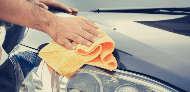 Ošetření laku automobilu špičkovým nanovoskem