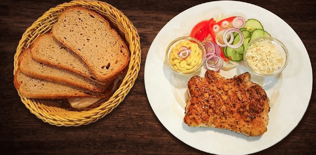 300 g šťavnaté vepřové kotlety přímo z grilu 