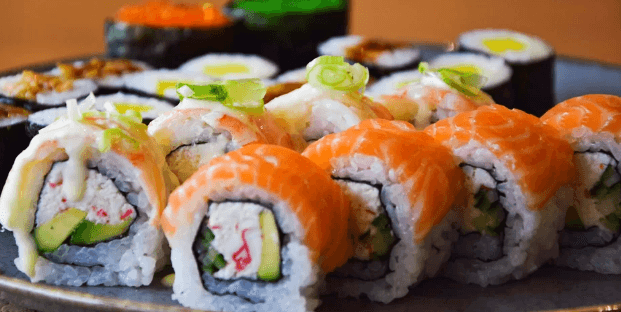 Sushi - 26 kousků s lososem, ředkví i avokádem