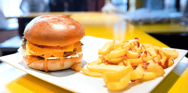 Hamburger ze 4 verzí i s domácími hranolky