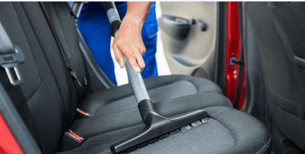 Čištění interiéru automobilu tepováním