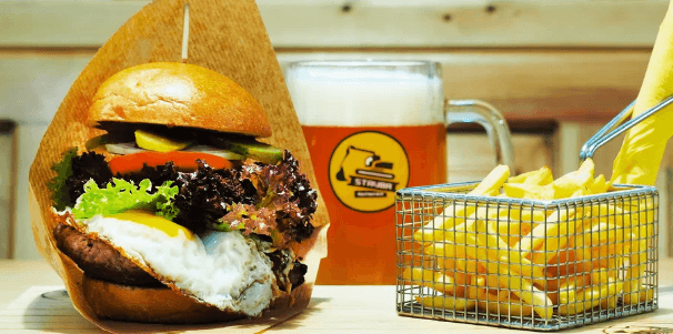 1× burger + hranolky
