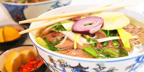 Pho, Bún bò Nam Bộ nebo Bún chả 