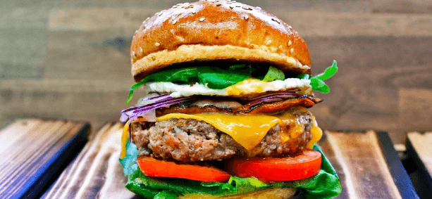 Burger Hovězák s 50 g masa, hranolky nebo salát 