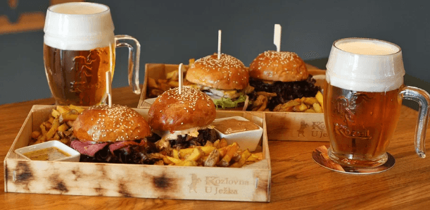 4 miniburgery v domácí housce