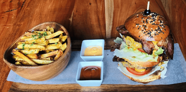 2× hovězí XXL burger a čokoládový fondant