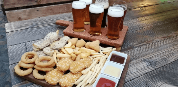 6 druhů piv, omáčky, přílohy, smažený sýr, řízek 