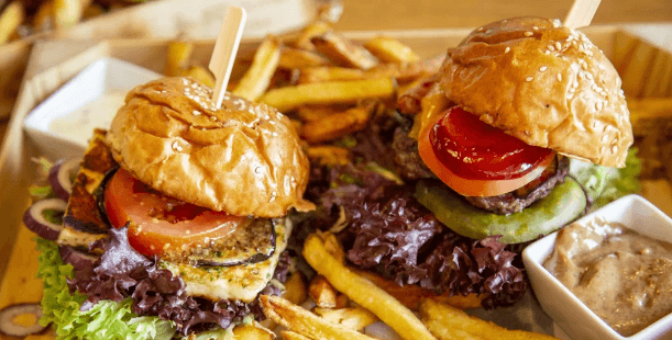 2 miniburgery v domácí housce