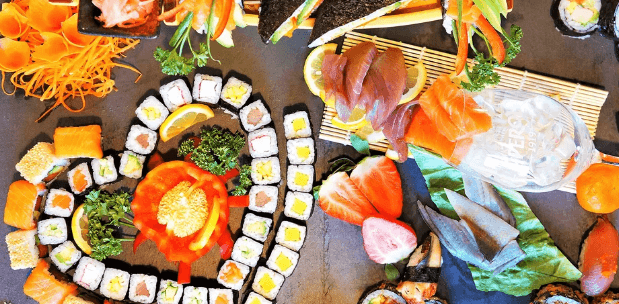 Pestré a efektně servírované sushi sety