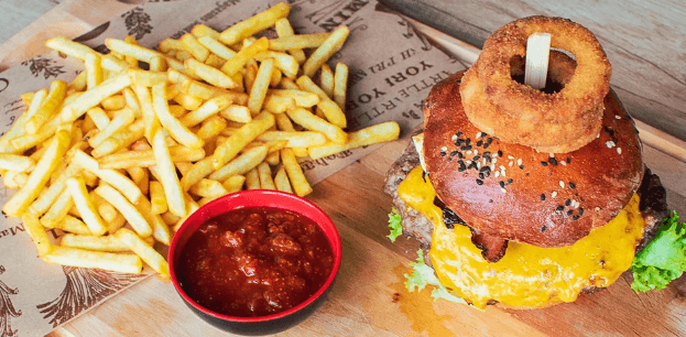 Chefs burger s hovězím masem, hranolky
