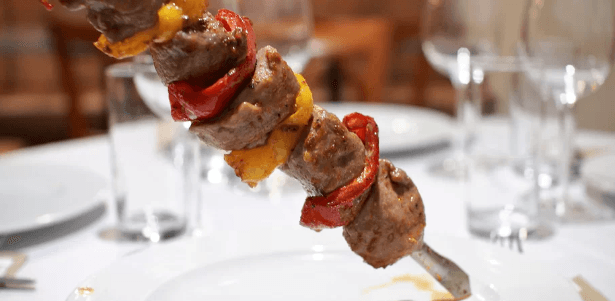 Menu s masem churrasco grilovaným na jehle