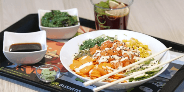 Poke bowl s kuřecím masem (500 g)