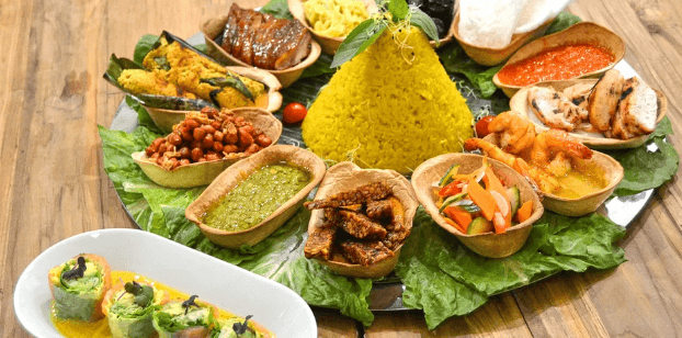 Slavnostní indonéský Tumpeng pro 3–4 osoby