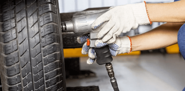 Přehození či přezutí pneumatik i full service