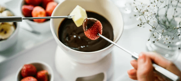 Čokoládové fondue s ovocem a marshmallow pro 2