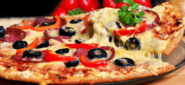 Dvě křupavé pizzy podle výběru o průměru 32 cm