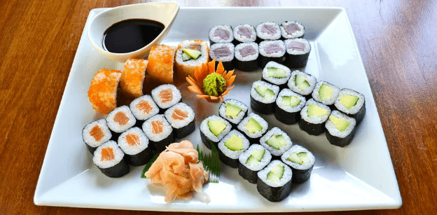 16–48 ks rybího nebo vege sushi i 2 polévky