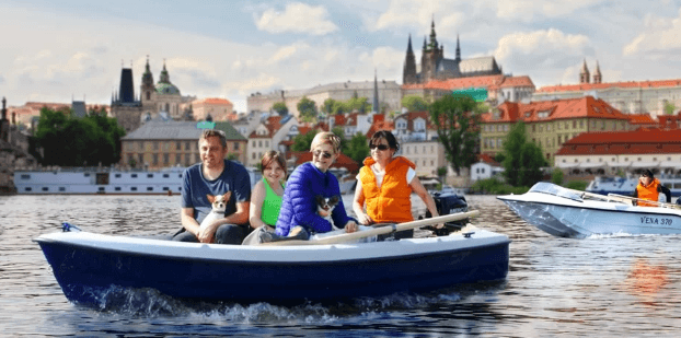 Pronájem motorové lodě na 60 minut