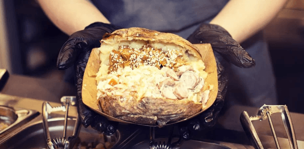 500g pečená brambora s náplní podle výběru
