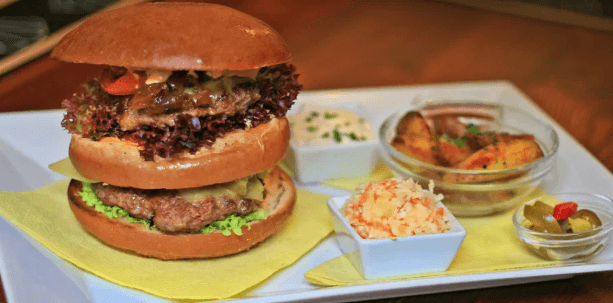 300g Megamastodont burger s opečenými brambory