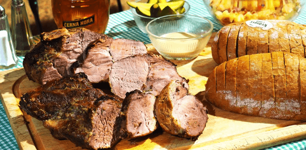1,5 kg pečené krkovice a bůčku