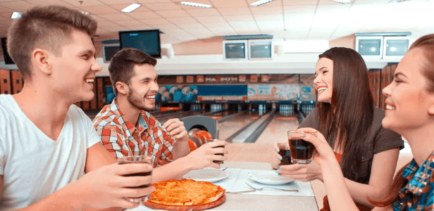 Hodina bowlingu pro partu a pizza