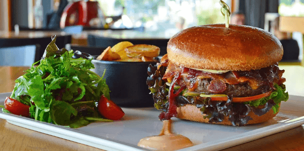 Burger z hovězího a vstup na Žižkovskou věž