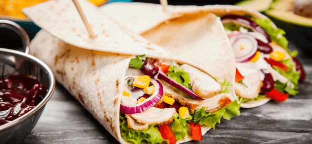 Tortilla dle výběru, hranolky nebo coleslaw