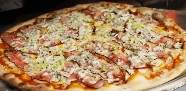 Téměř půlmetrová pizza podle výběru / Chrudim