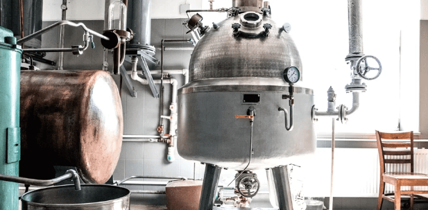 Hodinová exkurze do palírny whisky