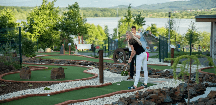 1 hodina adventure golfu pro 1 dospělého a 1 dítě