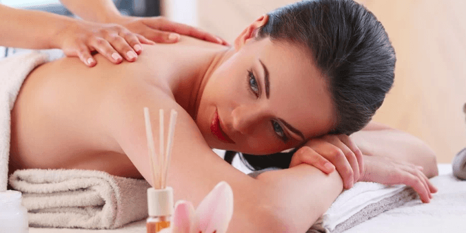 Relaxační, medová či čokoládová masáž dle výběru