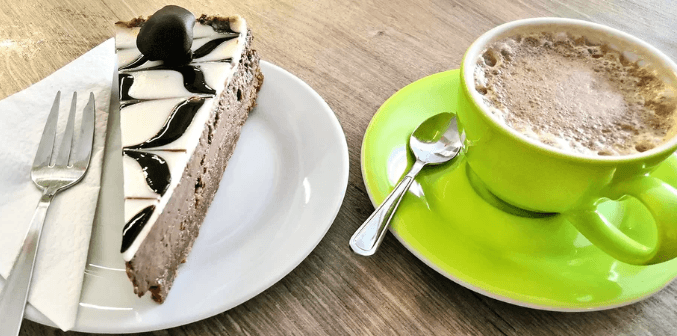 Káva, zákusek a vstup do rodinného centra