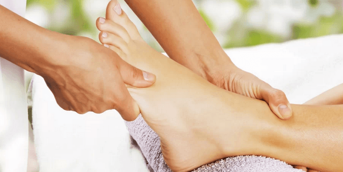 Reflexologie nohy s detoxikací nohou a masáží šíje