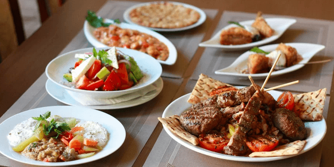 Řecké degustační menu i s lahví vína