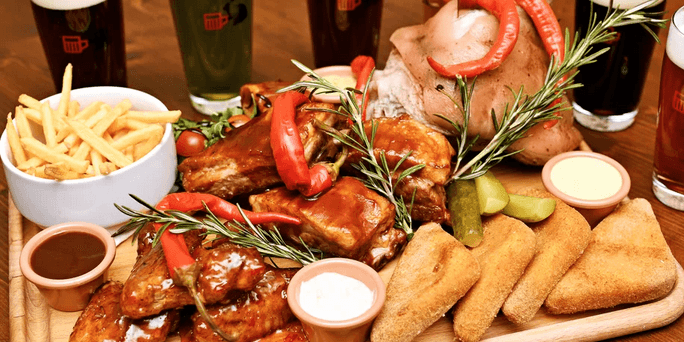 1 kg mixu klobás a nápoje podle výběru