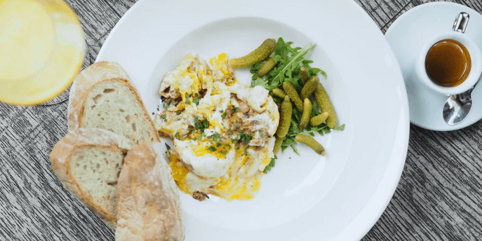 Snídaně v restauraci a vstup na Žižkovskou věž
