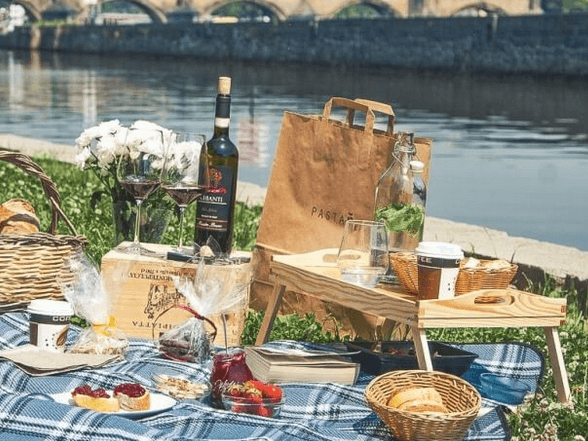Italský piknik pro dva s lahví Prosecca