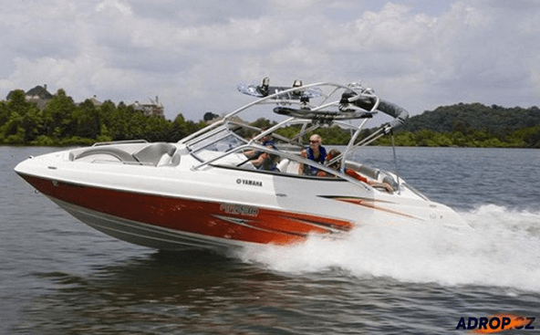 Jízda motorovým člunem Yamaha AR230