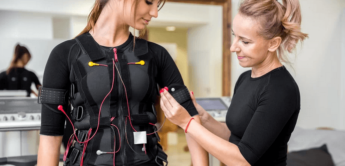 Cvičení na přístroji Body Fit Miha s instruktorem