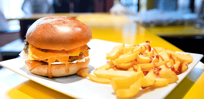 Tennessee Jack's Treasure burger a steak. hranolky