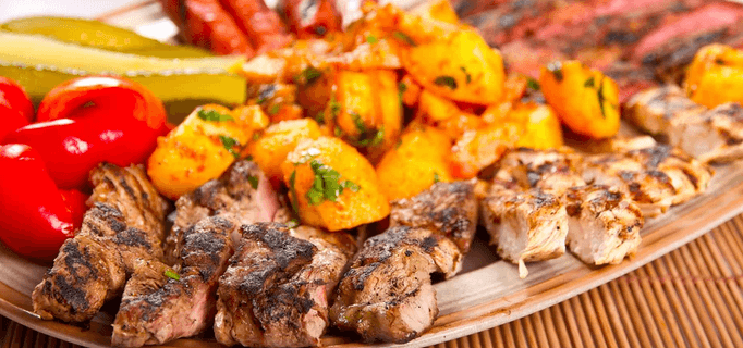 400g mix grill s gratinovanou slaninou a fazolkami