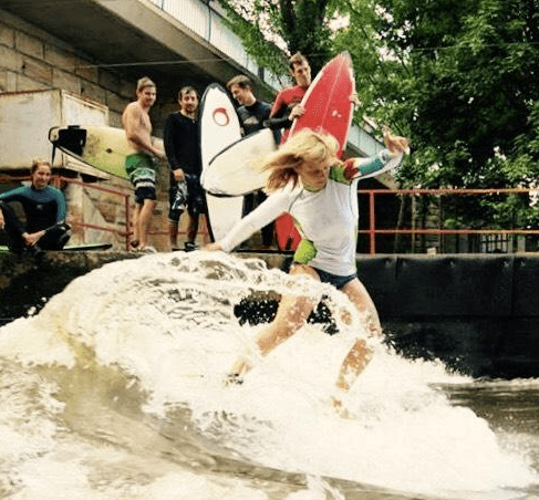 Surfing na řece