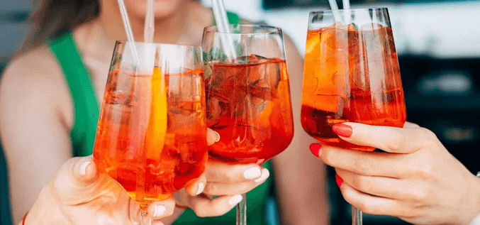 Osvěžující přípitek: Aperol na Karlštejně