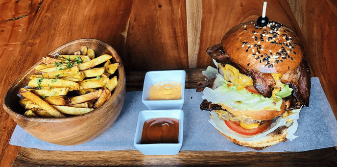 2× hovězí XXL burger a čokoládový fondant