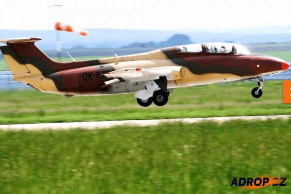 Let ve stíhačce L-29