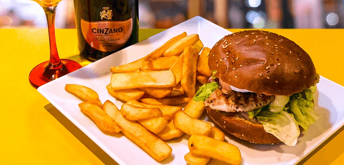 Burger s kuřecím masem, domácí hranolky pro 2