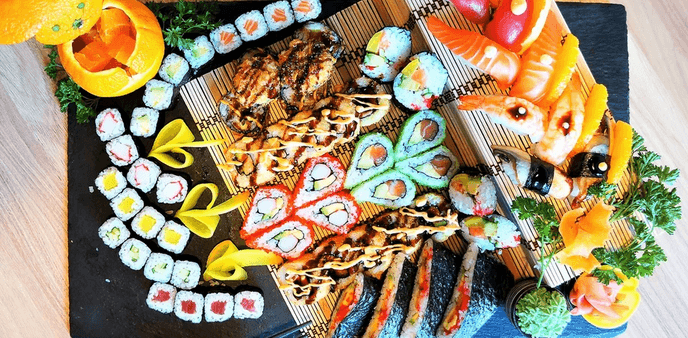 Pestré a efektně servírované sushi sety